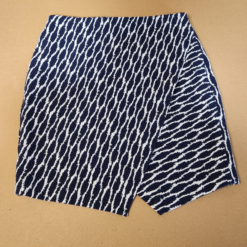 Ann Taylor LOFT Navy Blue and White Textured Faux Wrap Skirt Sz M